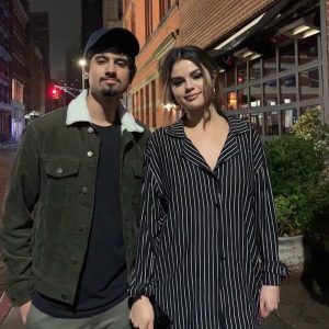 29 October Selena with a fan in New York