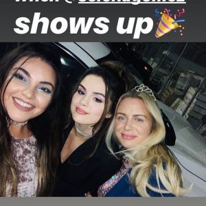 10 November Selena with friends at Julia Michaels’ birthday party