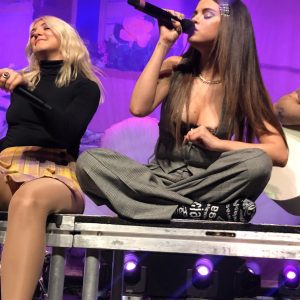 11 November watch full performance of Julia Michaels with Selena