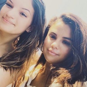 23 July new pic of Selena with a fan in Capri, Italy