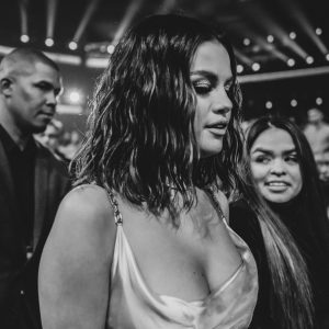 24 November new pics of Selena from audience of American Music Awards