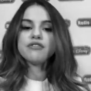 28 November Selena wishes a Happy Thanksgiving via Radio Disney’s Twitter