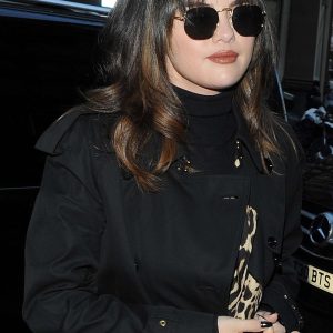 11 December Selena arriving to her hotel in London