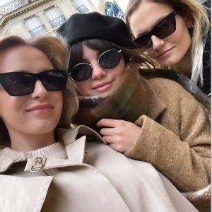 16 December Selena in Raquelle Stevens’ Instagram Story