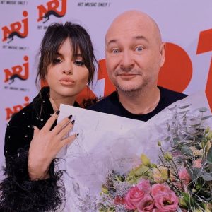 13 December Selena with Cauet on NRJ FM and pics with fans from the studio