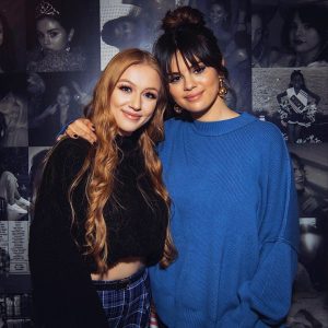 12/14 December more new of Selena with fans in London and Paris