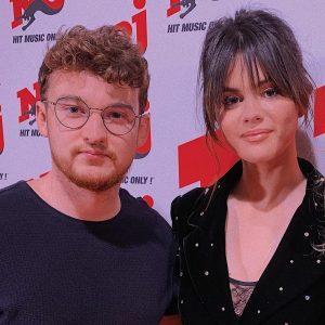 12/13 December more new of Selena with fans in London and Paris