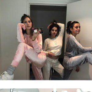 29 December new pic of Selena with friends