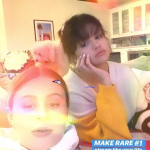 16 January Selena in her friends’ Instagram Stories