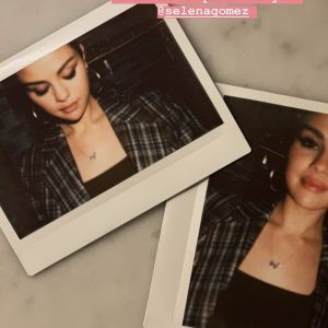 9 January Selena in her friends Instagram Stories