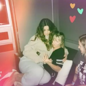 10 January new rare pic of Selena with family