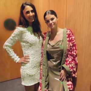 1 January Selena with a fan in Hawaii