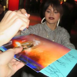 13/14 January Selena with fans in New York
