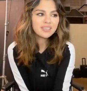 24 January Selena wishes Happy Chinese New Year on QQ Music and Weibo