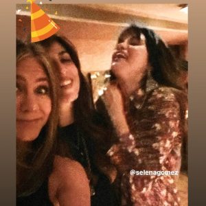 3 February Selena in Jennifer Aniston’s Instagram Story