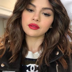 4 February Selena in @makeupbymelissam’s Instagram Story