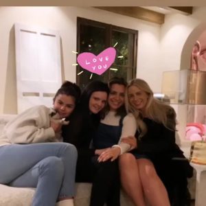 22 March Selena in Courtney Lopez and Alicia Medici’s Instagram Stories