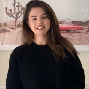 21 April @Smallzy on Twitter: Oh hey @selenagomez!