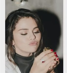 8 May check out new pics of Selena from Boyfriend music video showed at Vevo footnotes