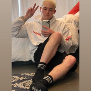 20 June Selena reposted Instagram story from Travor Daniel