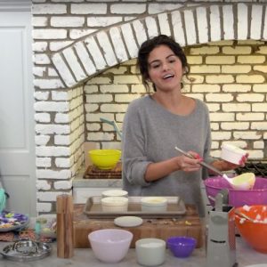 13 August you can watch 2nd and 3rd episode of “Selena + Chef” on IGTV