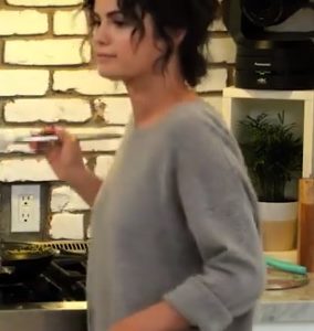 6 August Selena on Tik Tok and Instagram Reels