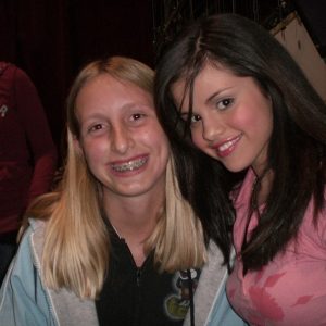 16 August new throwback pics of Selena with fans on set of WOWP in 2007