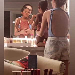 6 September Selena in @gabriellafka’s Instagram Story