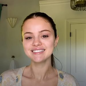 3 September check out Selena’s makeup tutorial exclusively for Vogue magazine!