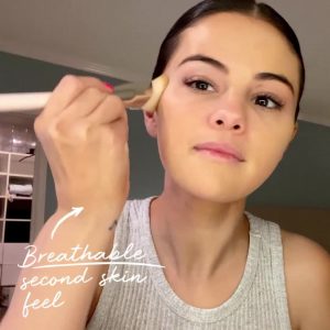 16 November @RareBeauty on Twitter: For @selenagomez, doing her own makeup has never been easier with Liquid Touch Weightless Foundation