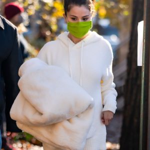 7 December more pics of Selena on set of “Only Murders In The Building” in New York