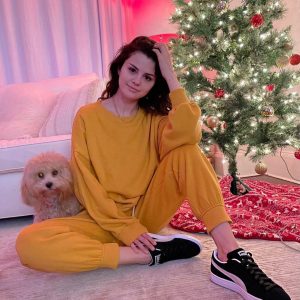 1 December Selena on Instagram: @PUMA Suedes 🖤 🎄