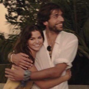 12 December check out new rare pics from behind the scenes of Selena from photoshoot for Pantene