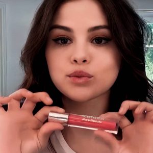 5 January check out new video of Selena presenting Rare Beauty Stay Vulnerable collection