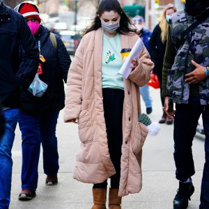 24 February new candids of Selena arriving at her trailer on set of Only Murders In The Building in New York