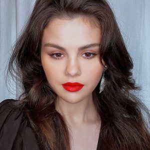 2 March @rarebeauty on Instagram: One of our favorite makeup looks with @selenagomez x @hungvanngo 😍