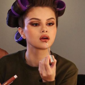 4 March @hungvanngo on Instagram: #SelfishLove #SelenaGomez 🧡