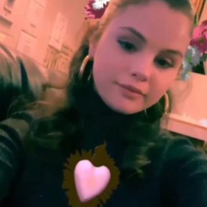 8 March use “De Una Vez” filter on Instagram