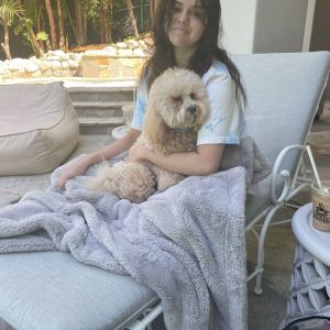 19 April new pic of Selena with Daisy