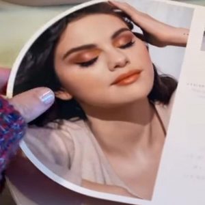 3 April Selena reposted on Instagram the video  of Amy Schumer unpacking Rare Beauty promo box