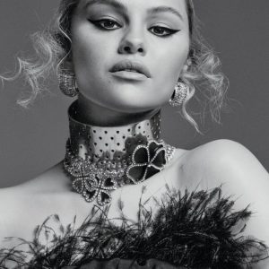 17 June Selena posing in the new photoshoot for Vogue Australia