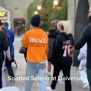 Selena spotted by fans on May 30 at the Universal Studios