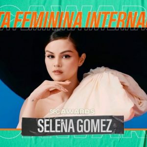 20 June Selena wins International Artist Of The Year at SEC Awards!