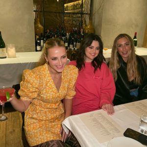 3 July @annaballins on Instagram: 💛💜