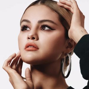 25 August Selena aanouced new Rare Beauty Perfect Strokes Universal Volumizing Mascara!