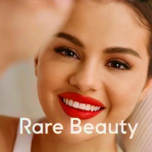 11 August Selena’s smiles shines so bright on a new pic for Rare Beauty!