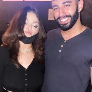 6 August new pic of Selena with a fan!