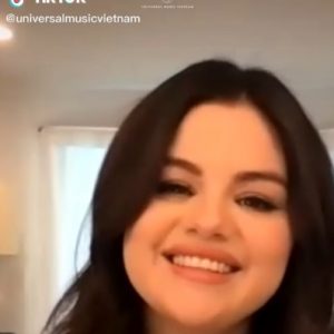 29 August Selena says Hi to her fans from Vietnam