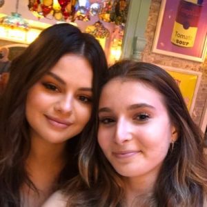 9 September: new pic of Selena with a fan at Serendipity3 in New York