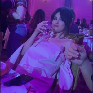 19 September: Selena on Tik Tok: “I can’t move”